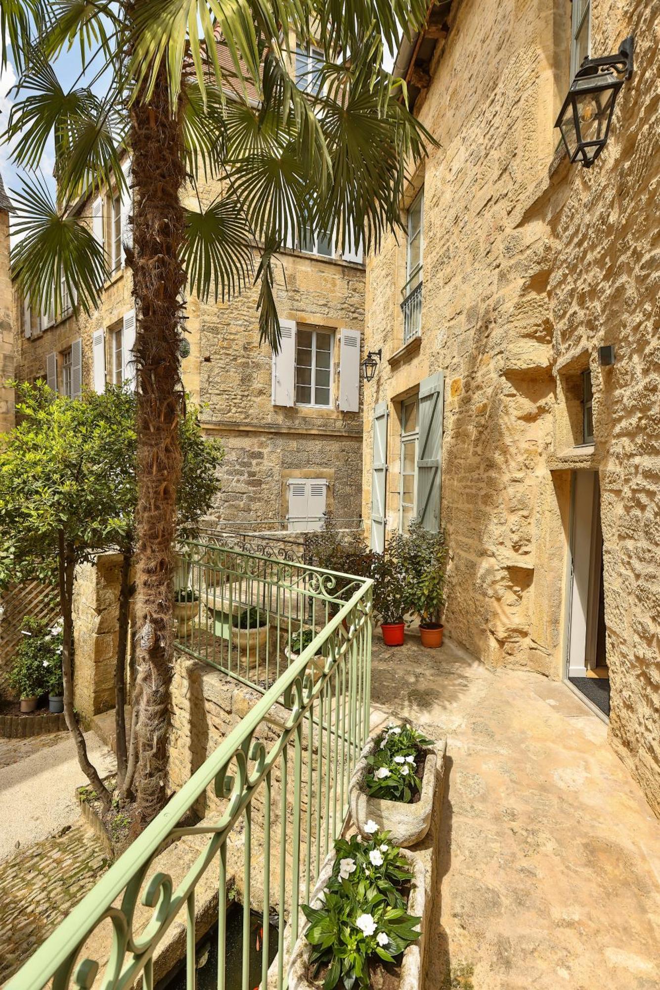 La Des Consuls - De Tourisme De Charme Aparthotel *