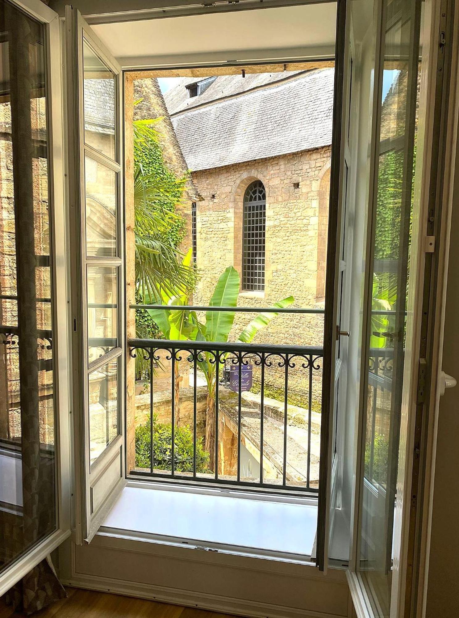 Aparthotel La Des Consuls - De Tourisme De Charme